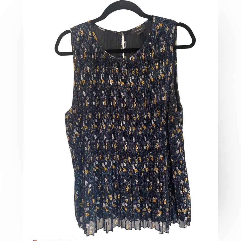 EUC Halogen top. 100% polyester. Size XL.
